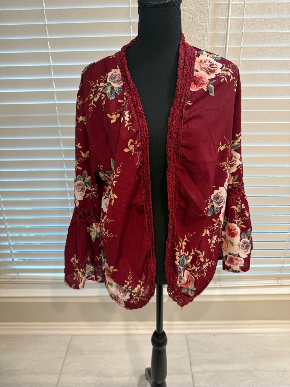 Source Unknown Burgundy Floral Crochet-Trim Open Cardigan